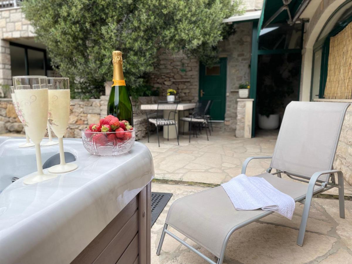 Vacation House Marin With Jacuzzi - Bol, Brac Exterior foto