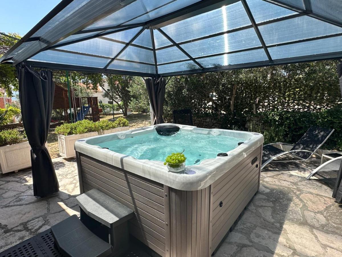 Vacation House Marin With Jacuzzi - Bol, Brac Exterior foto